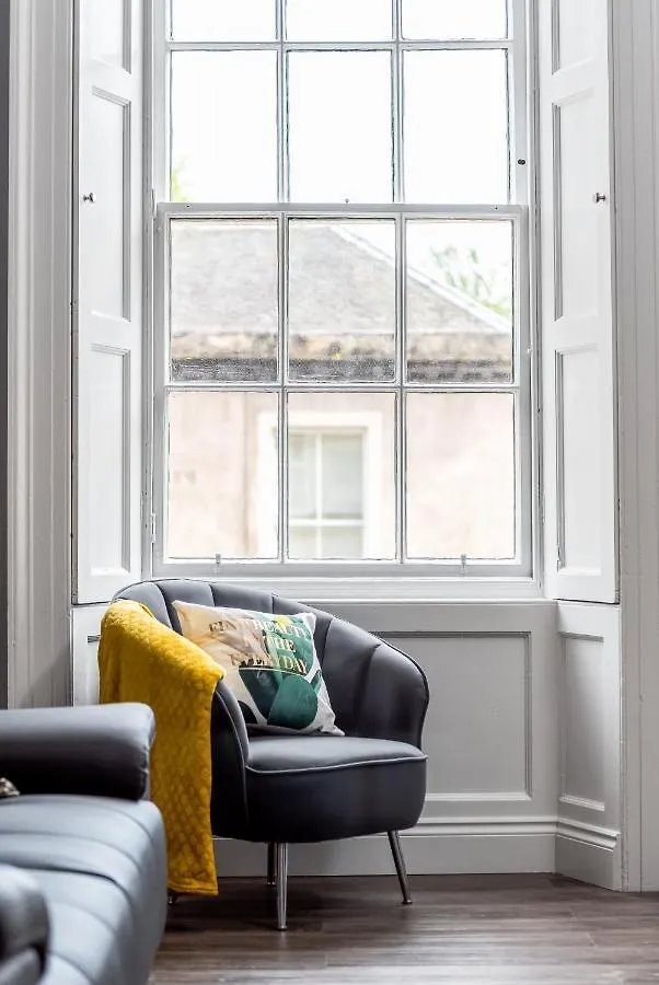 Spacious newly refurbished central apt Edimburgo Apartamento