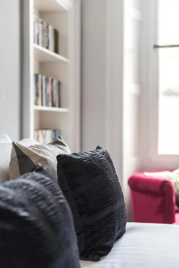 Spacious newly refurbished central apt Edimburgo