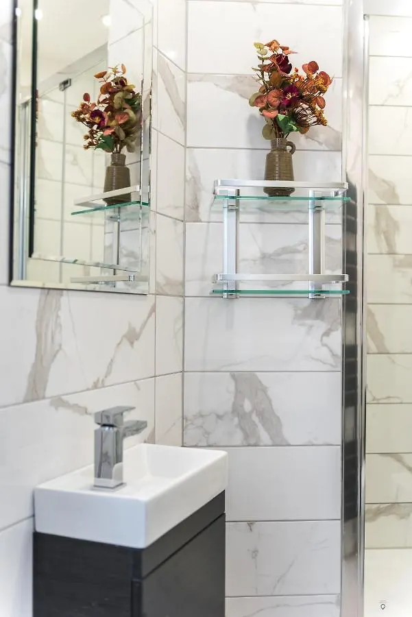 Spacious newly refurbished central apt Edimburgo Apartamento